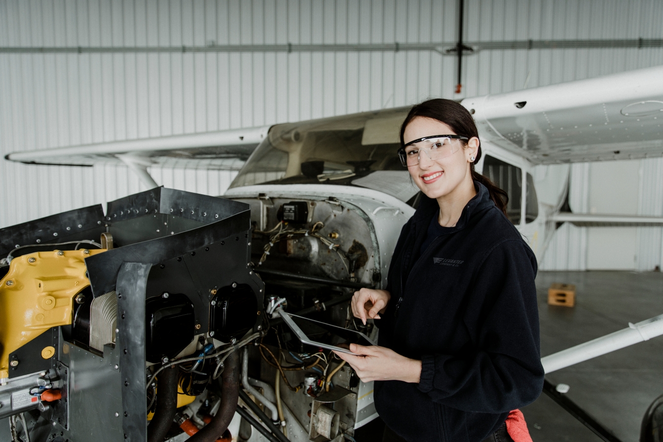 AESA actualiza las bases para la realización de los exámenes electrónicos de licencias de mantenimiento de aeronaves