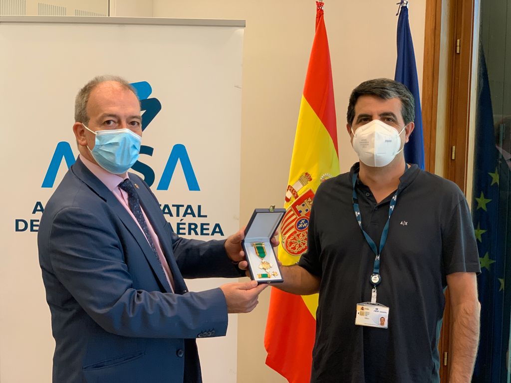 La Policía Nacional reconoce el trabajo de nuestro compañero Pablo Sancho Salas, jefe de la División de Seguridad de Aviación Civil.