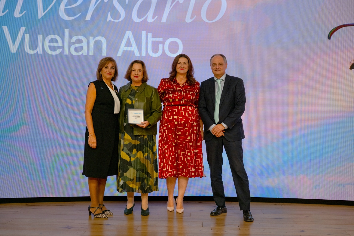 AESA recibe el premio Ellas Vuelan Alto por su compromiso con la igualdad