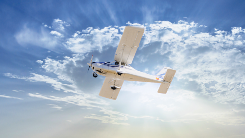 El Gobierno actualiza la normativa de aviación ultraligera para atender a los avances del sector y la de transporte terrestre para mejorar la contratación pública