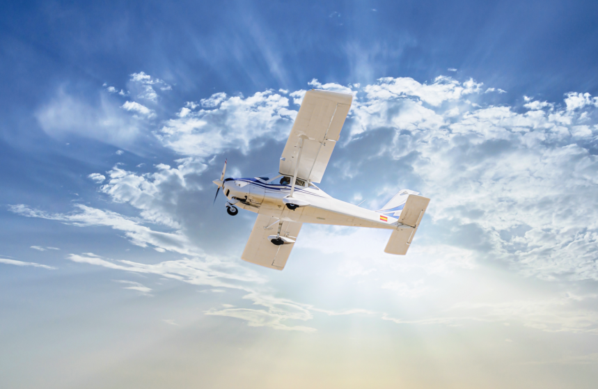 El Gobierno actualiza la normativa de aviación ultraligera para atender a los avances del sector y la de transporte terrestre para mejorar la contratación pública